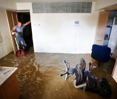 Как убрать квартиру после затопления