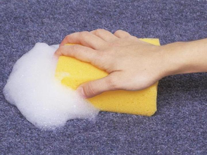 Как очистить ковровое покрытие от разных пятен