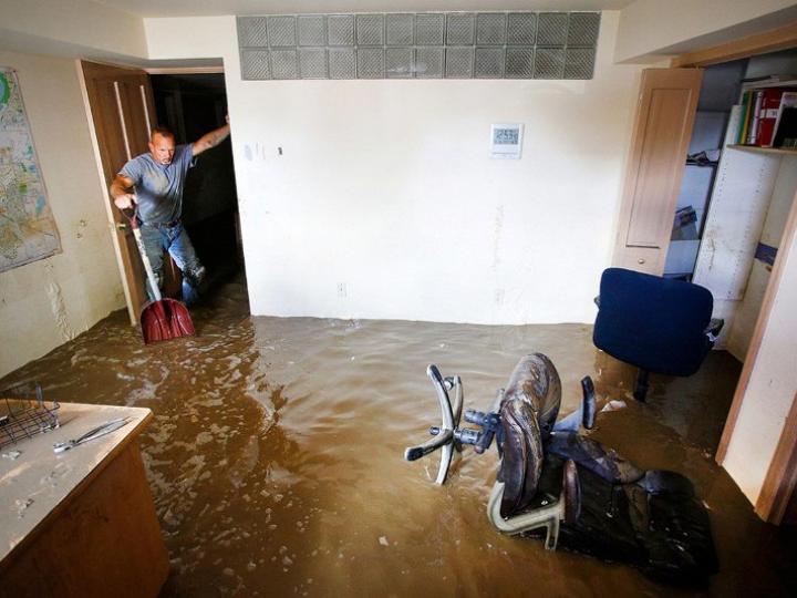 Как убрать квартиру после затопления